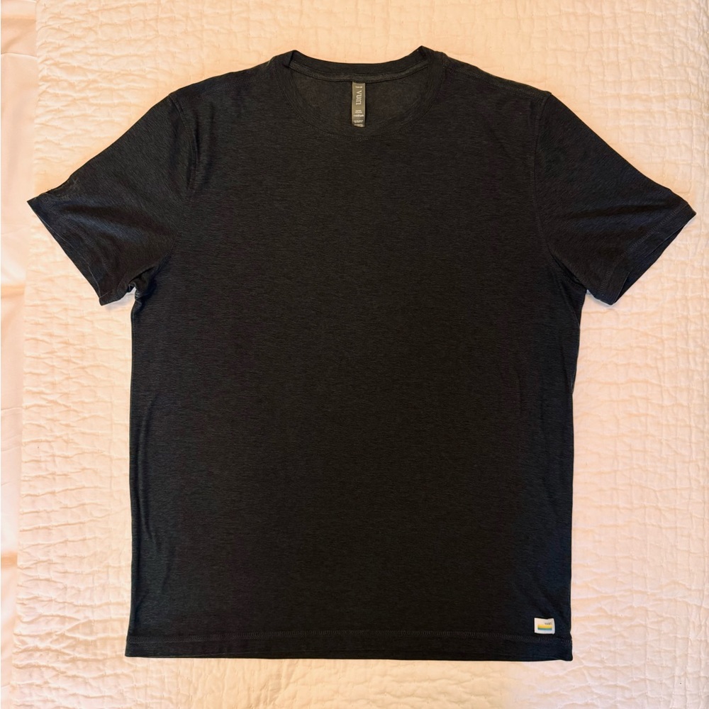 Men’s Medium Vuori Strato Tech Tee - Charcoal Heather